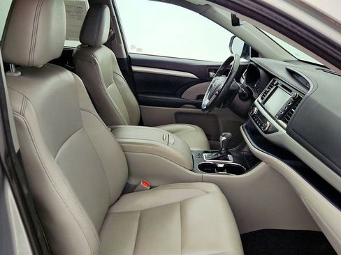 Used 2018 Toyota Highlander XLE FWD image 26