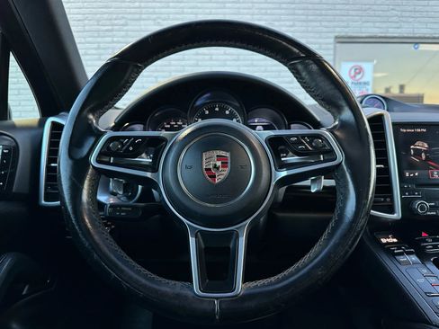 Used 2017 Porsche Cayenne Platinum Edition image 28