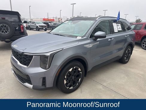 Used 2024 Kia Sorento S w/ Panoramic Sunroof Package image 4