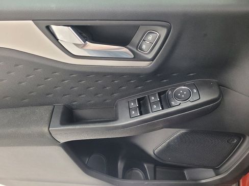 Used 2020 Ford Escape SE image 27