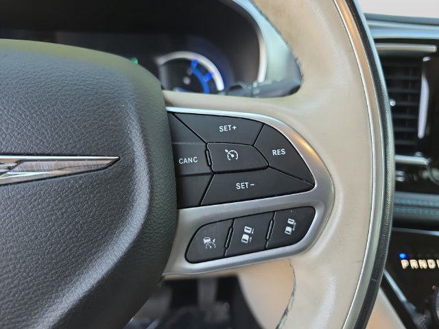Used 2020 Chrysler Pacifica Limited w/ Advanced Safetytec Group FWD image 13