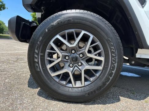 Used 2025 Jeep Wrangler Unlimited Sahara AWD/4WD image 17