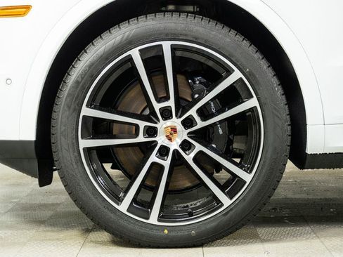 New 2026 Porsche Cayenne AWD/4WD image 38