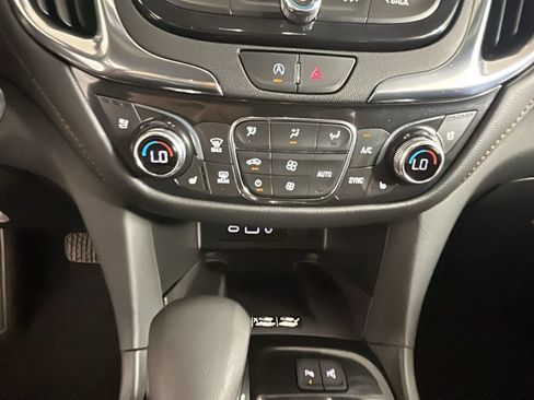 Used 2022 Chevrolet Equinox Premier AWD/4WD image 26