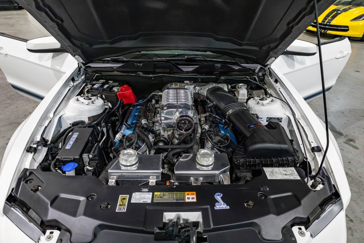 Used 2012 Ford Mustang GT Premium w/ HID Headlamps & Security Pkg RWD image 17