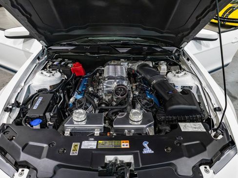 Used 2012 Ford Mustang GT Premium w/ HID Headlamps & Security Pkg RWD image 17