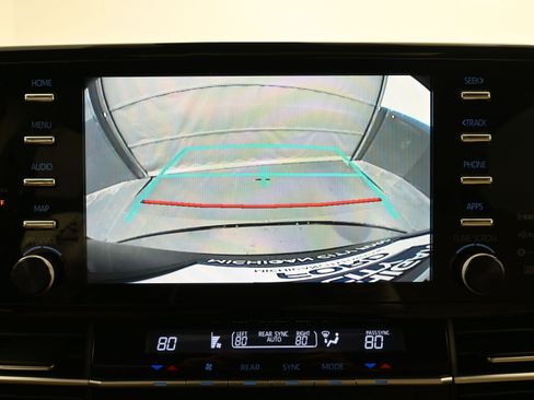 Used 2022 Toyota Sienna XLE image 17