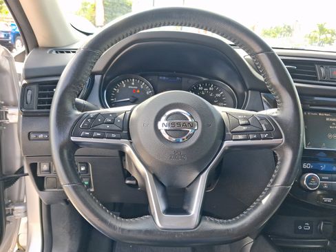 Used 2019 Nissan Rogue SV FWD image 15