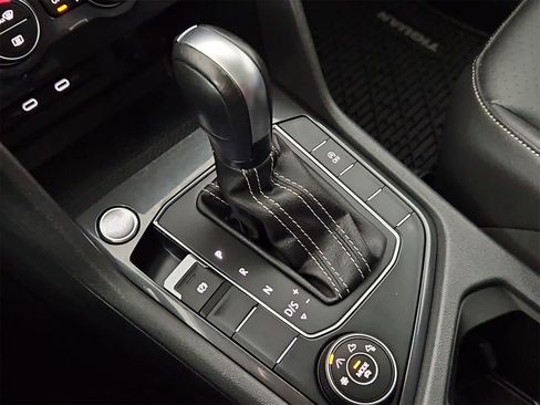 Used 2021 Volkswagen Tiguan SE image 34