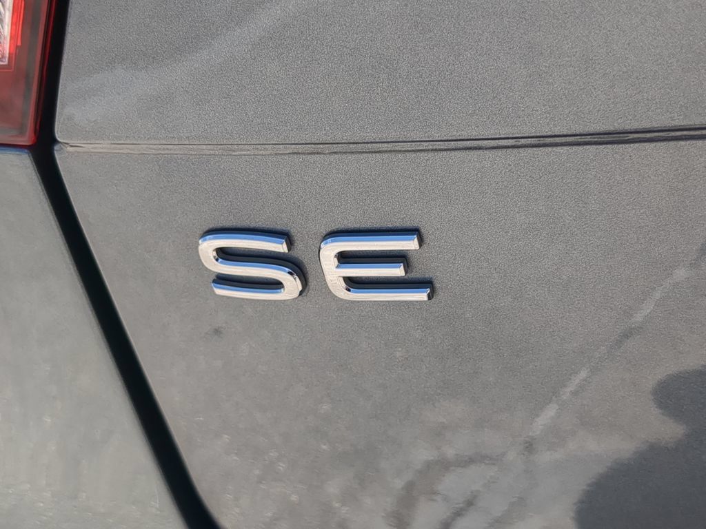 Certified 2024 Volkswagen Tiguan SE R-Line FWD image 11