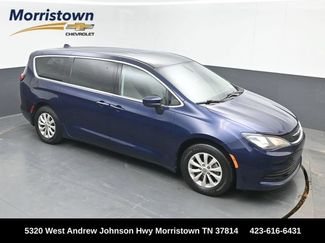 Used 2017 Chrysler Pacifica Touring w/ Tire & Wheel Group FWD video 1