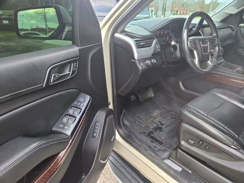 Used 2017 GMC Yukon SLT image 6