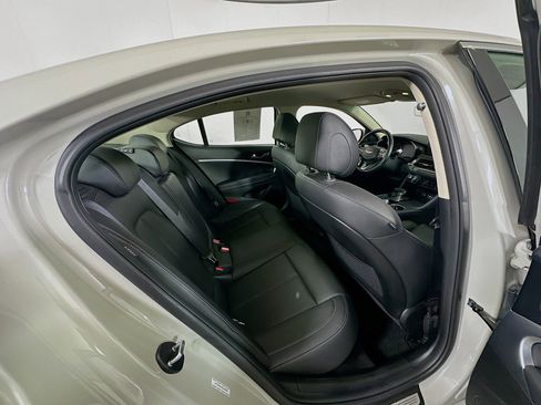 Used 2025 Genesis G70 2.5T image 29