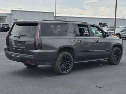 Used 2018 Cadillac Escalade ESV Luxury RWD image 5