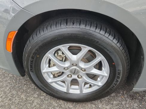 Used 2022 Chrysler Pacifica Touring-L FWD image 18