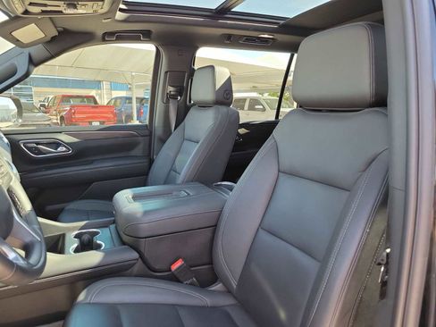 Used 2024 Chevrolet Suburban Z71 w/ Luxury Package image 11