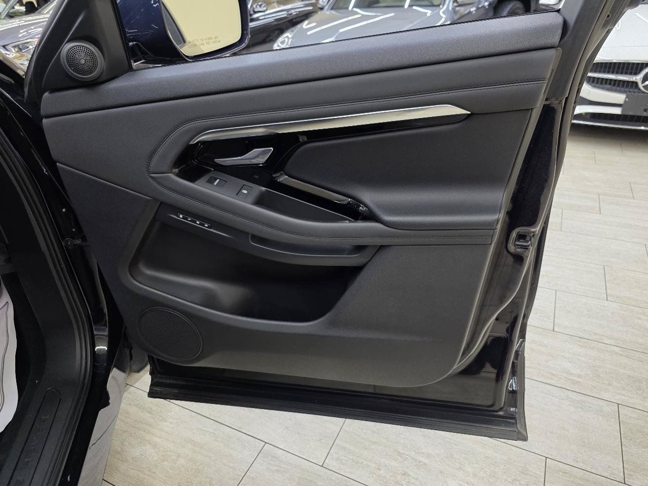 Used 2020 Land Rover Range Rover Evoque S AWD/4WD image 40