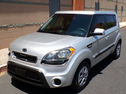 Used 2012 Kia Soul FWD image 3