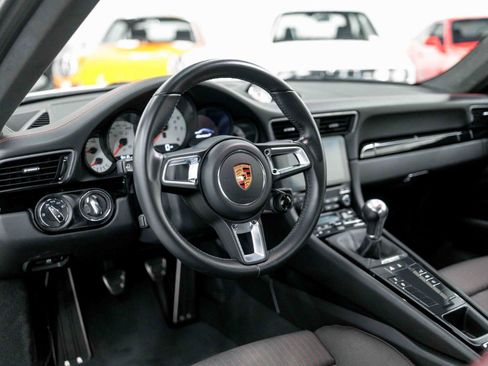 Used 2018 Porsche 911 Carrera T RWD image 71