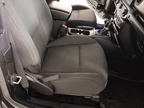Used 2018 Jeep Wrangler Sport image 13