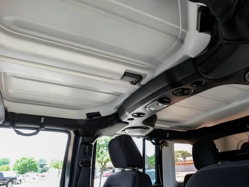 Used 2013 Jeep Wrangler Unlimited Rubicon w/ Connectivity Group AWD/4WD image 35