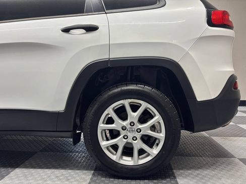 Used 2016 Jeep Cherokee Sport FWD image 11