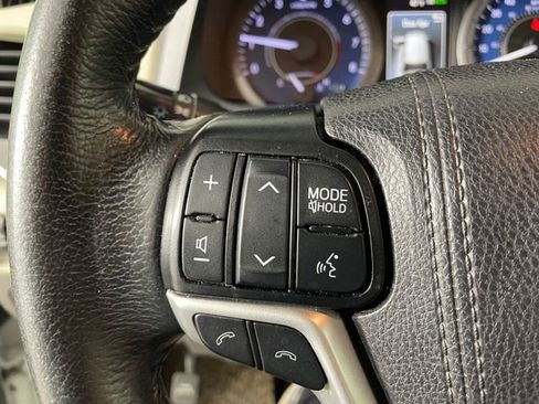 Used 2020 Toyota Sienna XLE w/ XLE Navigation Package image 10