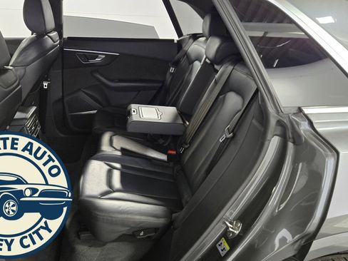 Used 2019 Audi Q8 Prestige w/ Luxury Package image 24
