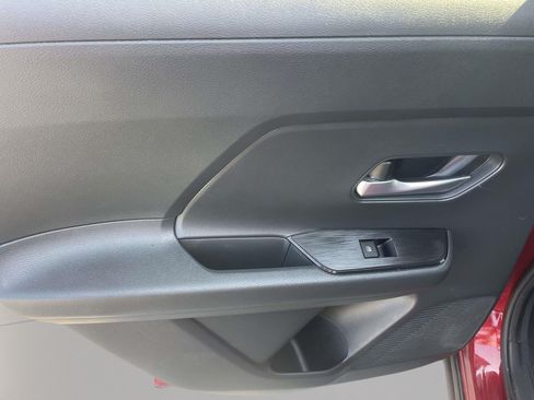 Used 2025 Nissan Kicks SV AWD/4WD image 10
