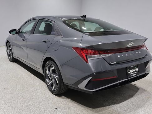 Used 2025 Hyundai Elantra SEL FWD image 5