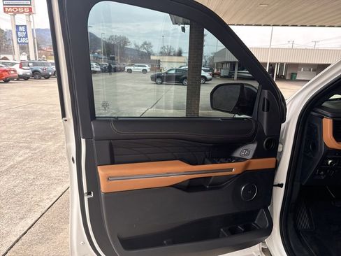 Certified 2022 Ford Expedition Platinum image 16