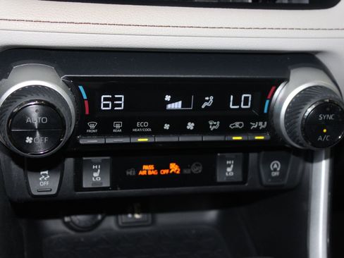 Used 2023 Toyota RAV4 XLE Premium image 17