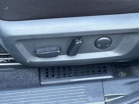 Used 2023 Nissan Rogue SV image 33