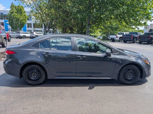 Used 2025 Toyota Corolla LE FWD image 9