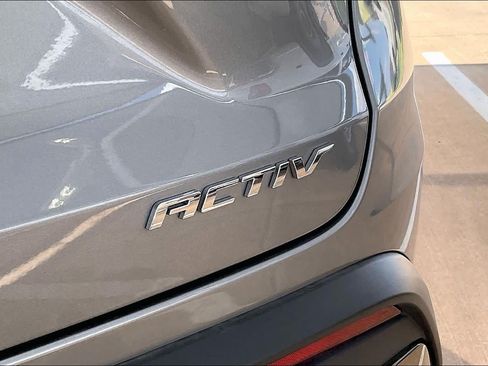 Used 2025 Chevrolet Trax ACTIV FWD image 11
