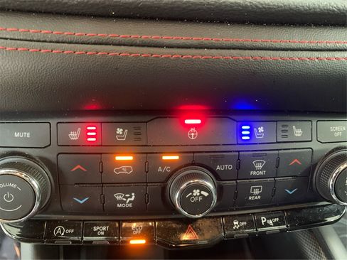 Used 2023 Dodge Durango GT image 34