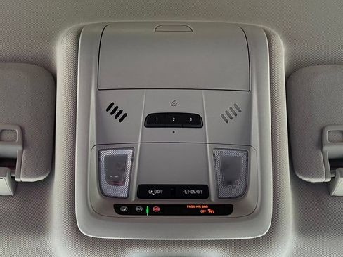 Used 2020 Chevrolet Equinox LT AWD/4WD image 28
