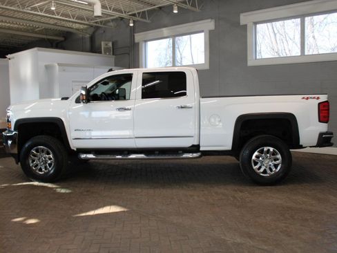 Used 2015 Chevrolet Silverado 2500 LTZ w/ LTZ Plus Package image 3