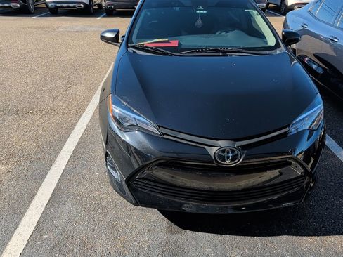 Used 2019 Toyota Corolla LE image 3
