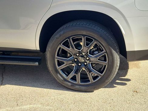 Used 2024 Chevrolet Tahoe Premier w/ Advanced Technology Package image 8