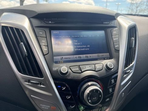 Used 2015 Hyundai Veloster w/ Option Group 02 image 17