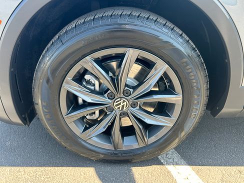 Certified 2022 Volkswagen Tiguan SE FWD image 25