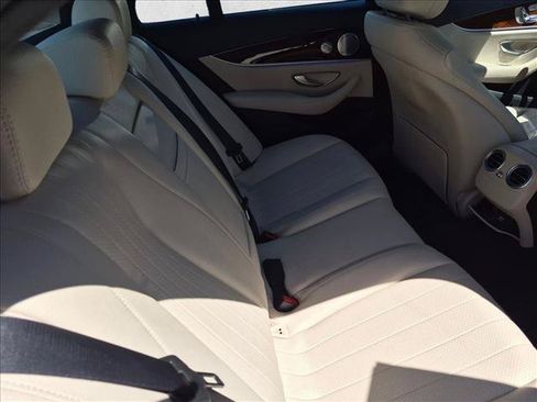 Used 2019 Mercedes-Benz E 300 4MATIC image 19