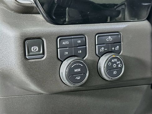 Used 2024 Chevrolet Silverado 1500 LT Trail Boss w/ Convenience Package II AWD/4WD image 10