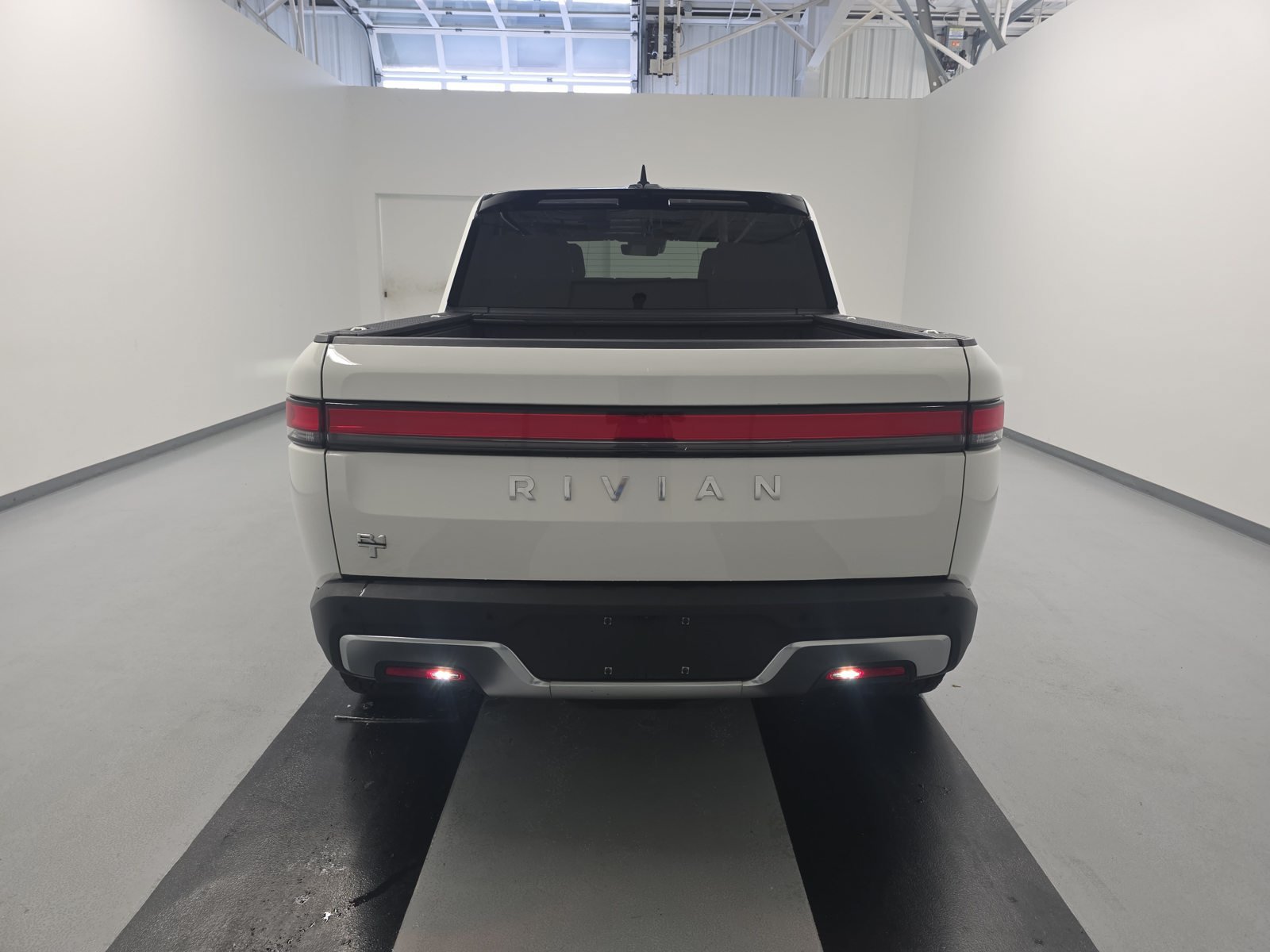 Used 2024 Rivian R1T Adventure Dual AWD/4WD image 4