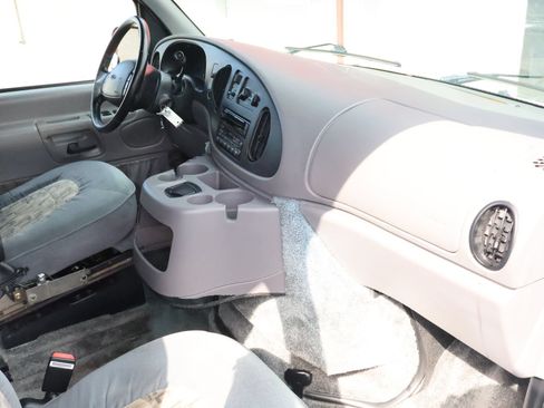 Used 2000 Ford E-150 and Econoline 150 RWD image 47