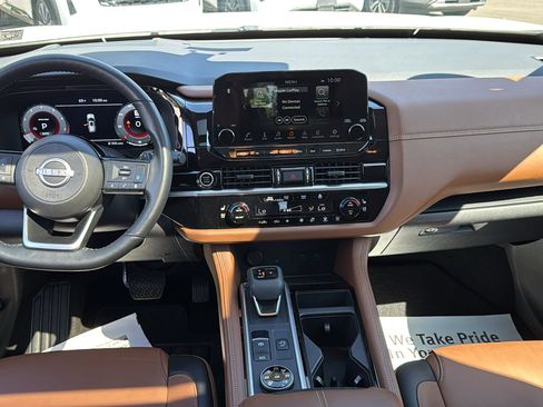 Certified 2024 Nissan Pathfinder Platinum w/ Black Appearance Package AWD/4WD image 5