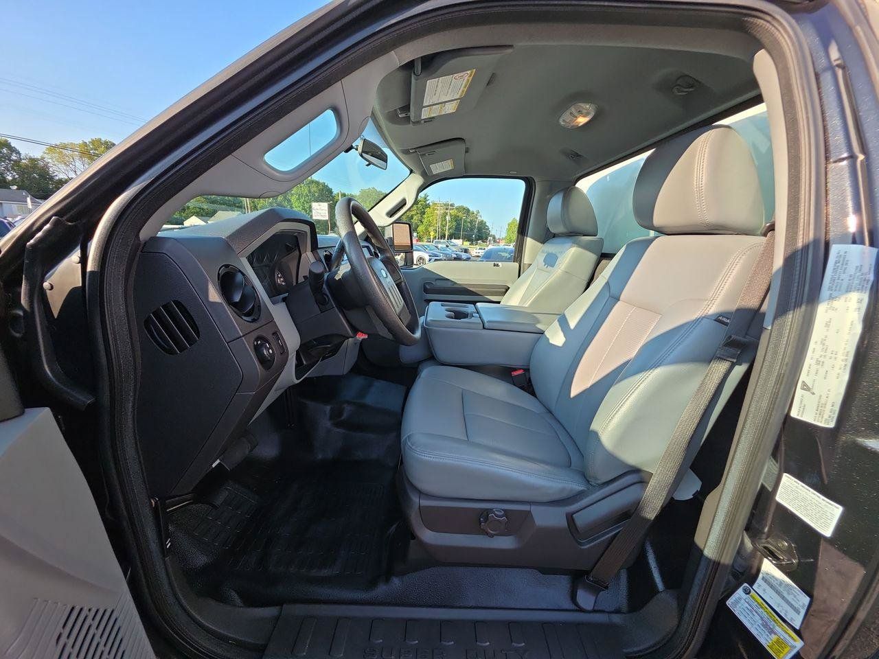 Used 2013 Ford F550 Luxury w/ Payload Upgrade Pkg RWD image 3