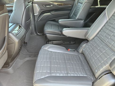 Used 2023 Cadillac Escalade Sport Platinum w/ LPO, Floor Liner Package AWD/4WD image 40