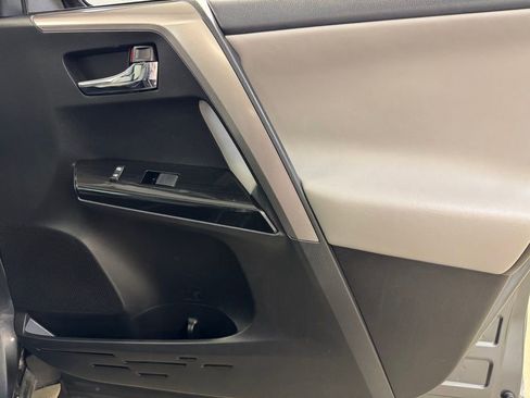 Used 2018 Toyota RAV4 Limited image 25